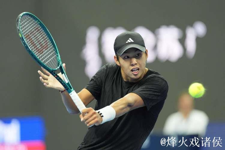 辛纳直落两盘击败19岁新星勒纳·钱,夺得中网男单冠军 辛纳直落两盘击败19岁新星勒纳·钱,夺得中网男单冠军