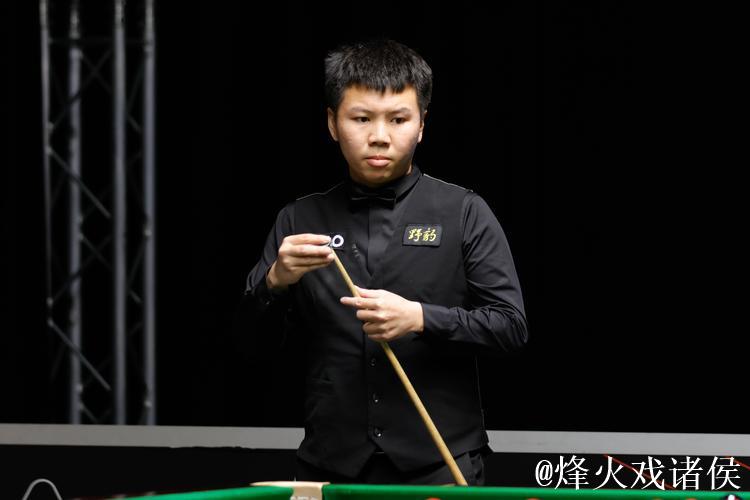 周跃龙力克泰国选手 晋级斯诺克武汉公开赛32强 周跃龙力克泰国选手 晋级斯诺克武汉公开赛32强